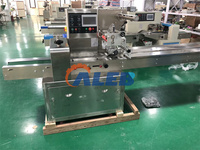 Machine d'emballage horizontale à alimentation par le haut de type coussin pour l'emballage de pâtisseries, gâteaux, biscuits, pains et aliments