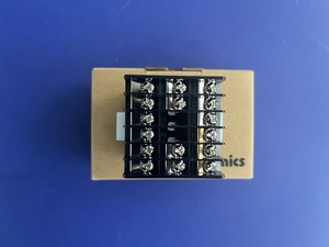 Contrôleurs de température PID haute performance TKAS-14RN Autonics - Product Image 3