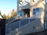Conceptions modernes de garde-corps de pont avant en aluminium pour le balcon et l'escalier de villa