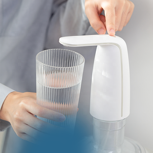 Bomba blanca para beber botellas, <span class=keywords><strong>dispensador</strong></span> <span class=keywords><strong>de</strong></span> <span class=keywords><strong>agua</strong></span> eléctrico con recarga Usb, minibomba portátil automática, OEM - Product Image 5