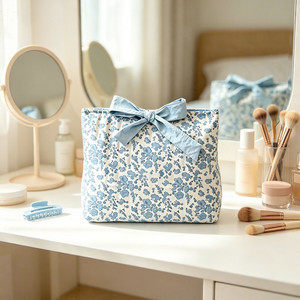 Nouvel ensemble de deux trousses de maquillage écologiques en tissu avec nœud – Grande capacité, poignée souple, prêt pour le voyage - Product Image 5