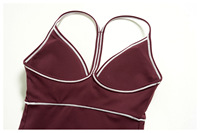 Ensemble de yoga 2 pièces pour femme en polaire brossée, comprenant un soutien-gorge de sport à col en V et dos nu et un short-jupe taille haute, color block, pour la gym et l'entraînement