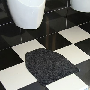 Tapis de sol commerciaux antidérapants et lavables pour toilettes et urinoirs pour hommes - Product Image 1