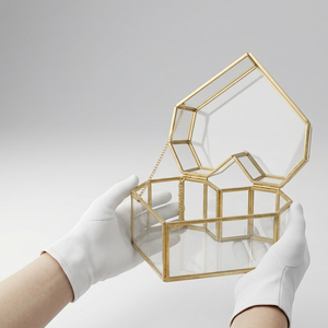 Boîte de rangement et organisateur de bijoux en laiton et verre en forme de cœur, de luxe moderne, avec taille personnalisée pour femmes - Product Image 4