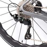 Vélo de route Aero Carbon 700c 24 vitesses Shimano 105 Frein à disque hydraulique Jante ondulée 8,9 kg Vélo de course hybride urbain