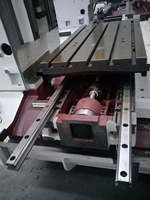 Machine de fraisage CNC de haute précision et robuste pour la découpe de métaux, la fabrication de moules et l'usinage industriel