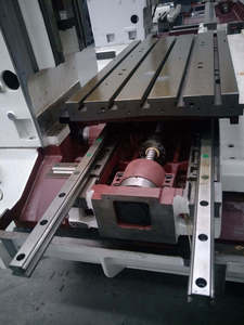 Machine de fraisage CNC de haute précision et robuste pour la découpe de métaux, la fabrication de moules et l'usinage industriel - Product Image 3