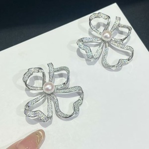 Collar de Perlas de Agua Dulce con Trébol de Cuatro Hojas, Estilo Moderno y Elegante para el Verano, Broche de Moda con Forma de Flor - Product Image 3