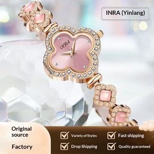 Vente en <span class=keywords><strong>gros</strong></span> de montres-bracelets en acrylique pour femmes à motif trèfle à quatre feuilles, cadran de 30 mm, résistantes à l'eau, 6812 - Product Image 2