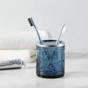 Set da <span class=keywords><strong>Bagno</strong></span> in Vetro Spesso Goffrato Blu Turchese, 4 Pezzi, Kit Vintage per Vanità con Pompa Argento e Motivo Decorativo - Product Image 5