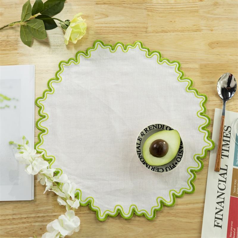 ขอบปักลายดอกไม้แบบคู่