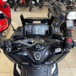 Yamaha T-MAX TECH MAX 560cc 47,6 CV 218 kg 2022 - Product Image 1