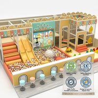 Equipo de juego suave personalizado para interiores, temática de carnaval, escaleras de rodillos, tobogán amarillo, piscina de bolas, torre de red de Mario, saltadores de resorte