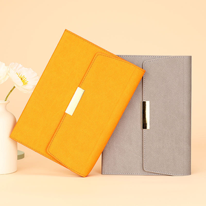 Libreta de Cuero con Solapa A5, Cubierta de PU con Hebilla Metálica Dorada, Ranura <span class=keywords><strong>Oculta</strong></span> para Bolígrafo, Perfecta para Reuniones de Oficina, Diario - Product Image 1