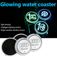 Logo de voiture LED Bouteille d'eau pour boisson Tapis de tasse USB Rechargeable Intelligent Colorful Luminous Coaster RGB coloré