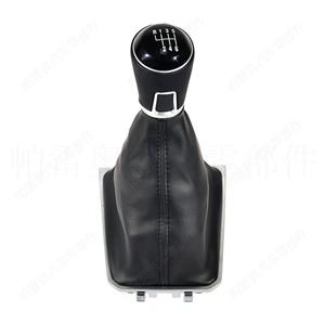 หัวเกียร์รถโฟล์คสวาเกน พาสสาท บี8 พร้อมปลอกหุ้มหนัง ป้องกันฝุ่น ออกแบบตามหลักสรีรศาสตร์ สำหรับเกียร์ธรรมดา 6 สปีด - Product Image 3