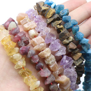 Colliers, boucles d'oreilles et accessoires faits main avec des perles irrégulières en cristal, agate et laine minérale - Product Image 1