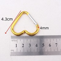 Vente en gros de mousquetons en aluminium en forme de cœur, crochets porte-clés esthétiques en forme de cœur pour sacs à dos et cadeaux de mariage
