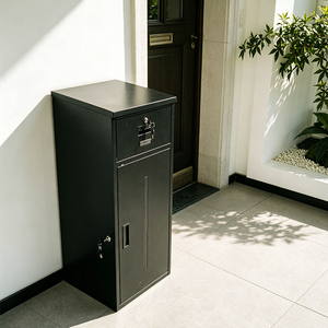 Cassetta Postale in Latta Goffrata da Parete con Design Floreale e Farfalle, Decorazione per la Casa e Porta Lettere - Product Image 5