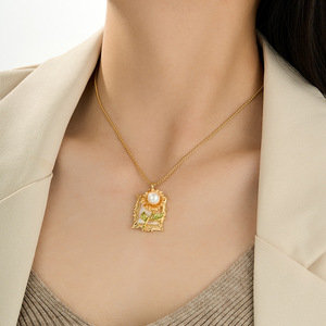 Gold Sunflower Pendant Necklace With Freshwater Pearl Flower Design Vintage Elegant Party Jewelry Zinc Alloy Chain - Product Image 2