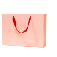 Sacs en papier cadeaux de remerciement en blanc avec logo personnalisé de boutique de luxe en gros pour l'emballage de chaussures et de vêtements estampage à chaud et utilisation d'exposition
