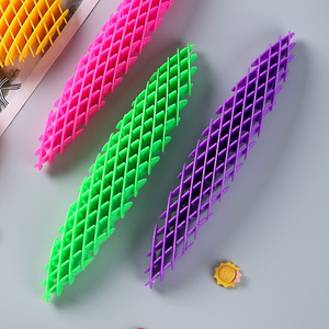 <span class=keywords><strong>Fidget</strong></span> Worm Toy-Bàn <span class=keywords><strong>Fidget</strong></span> người lớn-yên tĩnh Worm <span class=keywords><strong>Fidget</strong></span> đồ chơi cảm giác đồ chơi-vui vẻ và tương tác cho trẻ em - Product Image 4