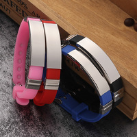 Bracelet en acier inoxydable gravé MECYLIFE avec bande en silicone souple et nom gravé