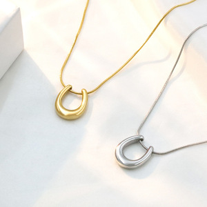 U-Shaped Pendant Necklace Women Stainless Steel Gold Horseshoe Clavicle Chain Everyday Wear Jewelry - Product Image 4