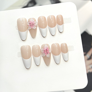 Ongles artificiels de haute qualité, courts, en forme d'amande, à motifs floraux, avec contraste de couleurs, à presser - Product Image 1