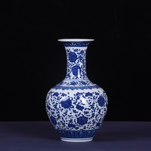 Vasi antichi in porcellana blu e bianca in ceramica tradizionale cinese per l'arredamento della stanza di studio - Product Image 1