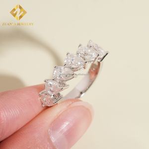 Anillo de Compromiso de Media Alianza con Diamante Moissanite VVS1 en Forma de Pera con Engaste de Plata 925 de Estilo Elegante Femenino Hecho a Medida - Product Image 4