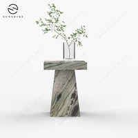 Table basse moderne en marbre personnalisable avec structure en acier pour salon