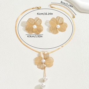 Collier en or anti-ternissement Hyperbole, collier en acier inoxydable véritable 18 carats avec fleur et perle pour femmes et filles - Product Image 4