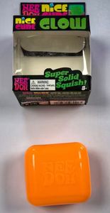 Disponibile negli USA, Spedizione Rapida 3-7 Giorni, Giocattolo Antistress <span class=keywords><strong>a</strong></span> Forma di Cubetto di Ghiaccio Luminoso in Maltosio - Product Image 4
