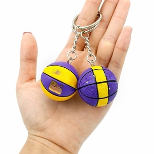 Llavero <span class=keywords><strong>de</strong></span> Baloncesto en Miniatura 3D con Logotipo Estampado en Caliente, <span class=keywords><strong>de</strong></span> Goma y Cuero PU, para Clubes Deportivos - Product Image 3