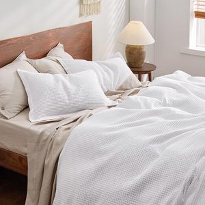 Weiche 100% Baumwolle <span class=keywords><strong>Queen</strong></span>-<span class=keywords><strong>Size</strong></span> Waffelmuster Bettbezug-Set mit Blumenmuster Gefaltete Kissenbezüge Bettwäsche-Kollektion - Product Image 3