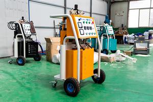 Espumador de Poliuretano Compacto CNMC-R con Control Remoto, Calentador de 7.5Kw, Accionamiento Neumático y Capacidad de 2-12Kg/min - Product Image 4