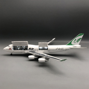 Modelo de Avión de Resina Boeing 747-400 de <span class=keywords><strong>Mahan</strong></span> Air a Escala 1/150 de 47 cm con Cabina Abrible y Luces LED - Product Image 5