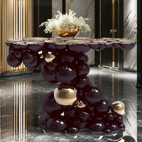Console contemporaine moderne en acier inoxydable sculpté à la main, table de console haut de gamme laquée noire avec accents dorés, pour entrée, hôtel, maison, villa