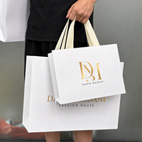 Sacs de courses en papier personnalisés en gros avec logos, en papier d'art blanc de qualité supérieure, avec poignées en ruban pour boutiques