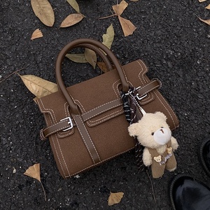 Borsa a tracolla piccola da donna retrò satinata con fiocco e stampa leopardata, chiusura magnetica, capacità 2-2,9L, versatile, quadrata, da portare a mano - Product Image 1