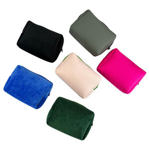 Tas Kosmetik Wanita Neoprena Warna Kustom Baru <span class=keywords><strong>2026</strong></span>, <span class=keywords><strong>Organizer</strong></span> Kosmetik Kapasitas Besar, Tas Makeup Perjalanan untuk Wanita dan Remaja Putri dengan Logo - Product Image 3