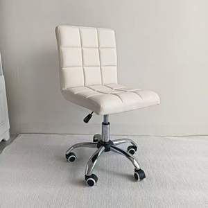 Taburete Portátil para Barbería, Salón de Belleza y Manicura con Reposapiés Ajustable, Elevación y Rotación, Diseño Moderno, Precio - Product Image 1