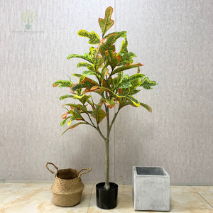 <span class=keywords><strong>Codiaeum</strong></span> <span class=keywords><strong>variegatum</strong></span> เทียมสีเขียว2025ใหม่มีก้านเสาพลาสติกสำหรับตกแต่งในบ้านโรงแรมสวนในร่มและกลางแจ้ง - Product Image 1