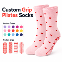 Chaussettes de sport d'intérieur populaires en tricot avec motif cœur, antidérapantes, personnalisables, pour le Pilates et le yoga (femmes)