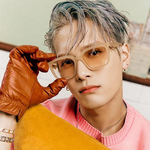 Gafas de Sol Cuadradas Pequeñas para Mujer Qianai, Montura Gris, Lentes Beige Atardecer, Protección UV400 Tipo 3 - Product Image 1