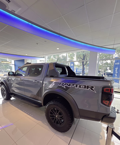 Estribo retráctil de acero para la puerta trasera de camionetas Ford Ranger T9 2022-2025 - Product Image 5