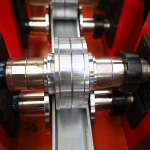 Máquina formadora de rollos de canal C de quilla de acero ligero de alta velocidad Núcleo de motor de engranaje para producción de perfiles de pared de yeso - Product Image 5