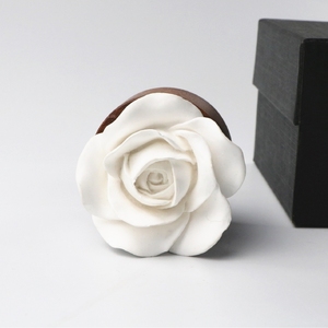 Ambientador de yeso aromático de flor rosa de cerámica perfumada a base de madera, difusor de aceite esencial de porcelana con fragancia para el hogar - Product Image 6