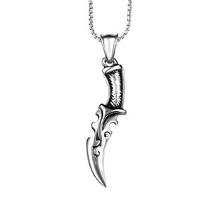 Collier élégant avec pendentif poignard en acier inoxydable pour homme, style punk alternatif, forme d'épée géométrique SP562 - Product Image 5